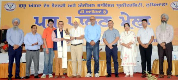 Dr. JPS Gill Presented Memento to Sh. Harpreet Singh Sandhu